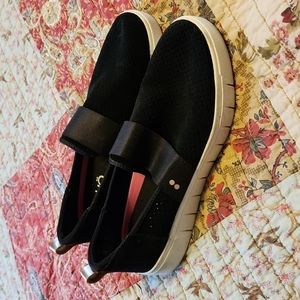 ⭐️5/$20⭐️ Black slip on sneakers